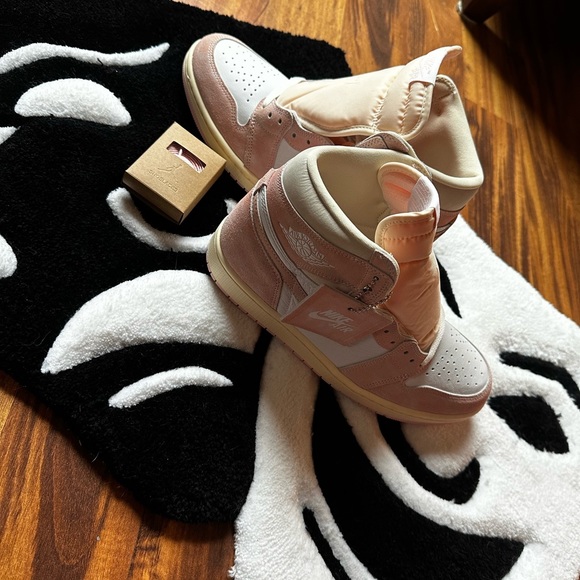 Jordan 1 ‘Atmosphere Pink’ W - Picture 2 of 7